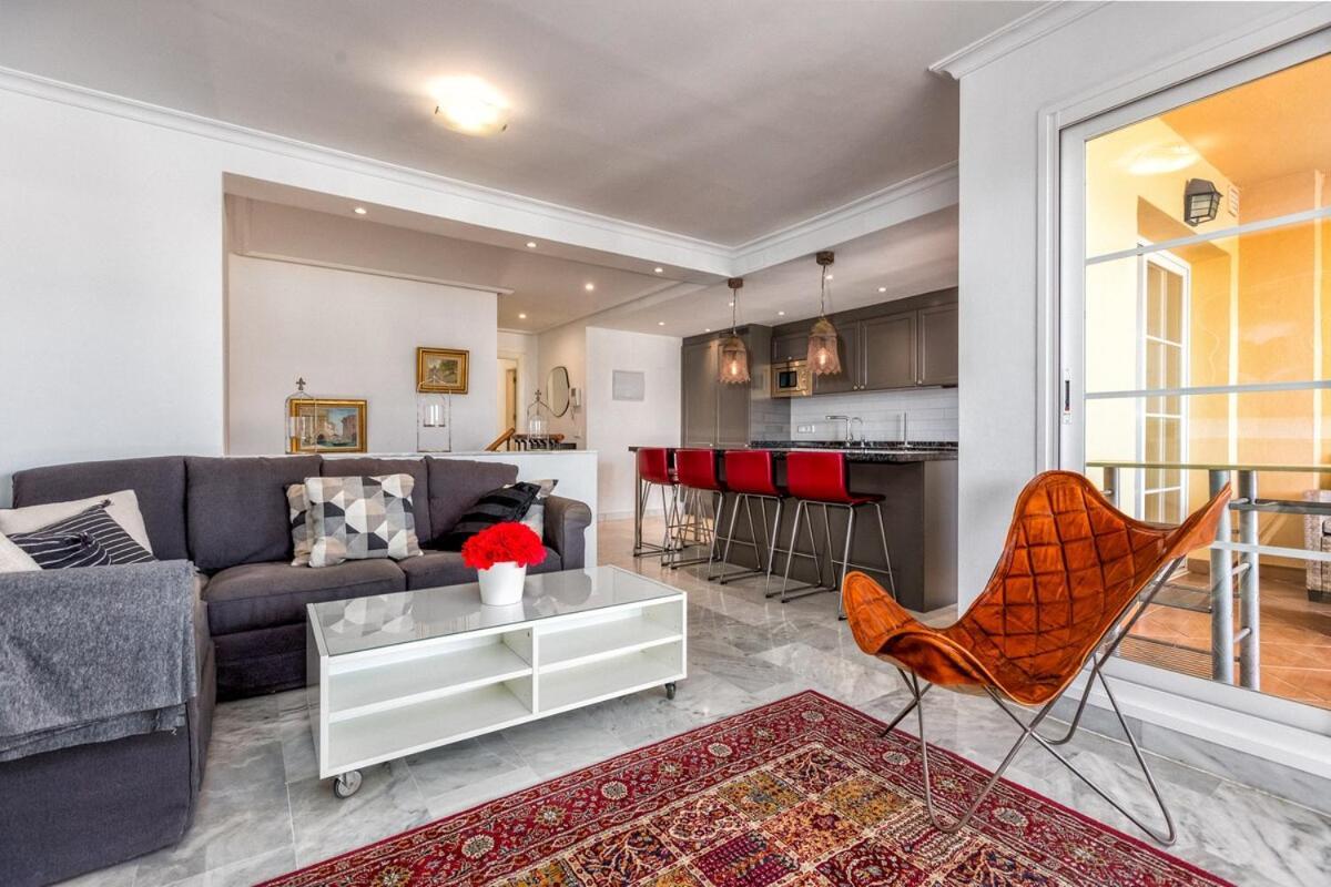 3 Bed Duplex By Puerto Banus, Marbella, 3 Pools, Sea Views Apartment *